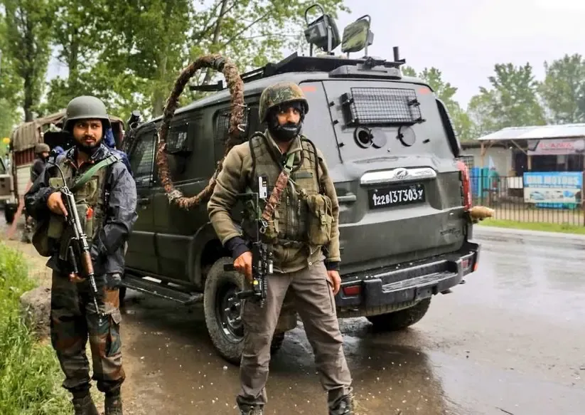 Two policemen injured in gunfight with terrorists in J&K's Kathua (Ld)