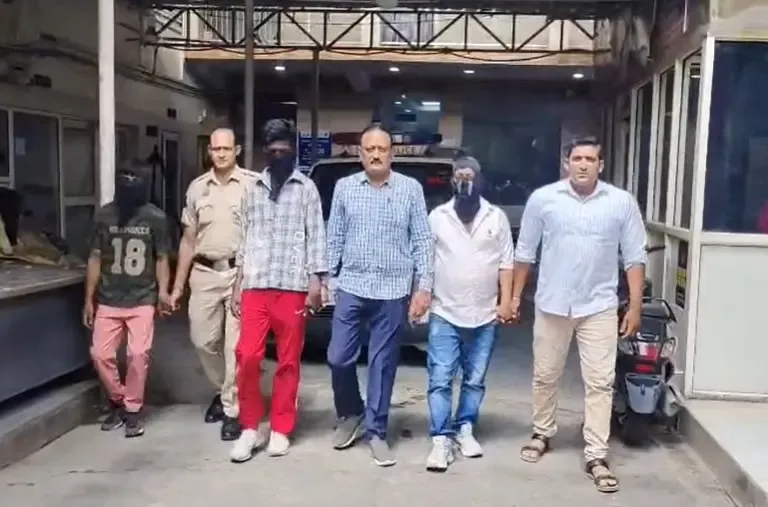 Delhi police bust gold earring snatching gang in 24 hours, 3 arrested