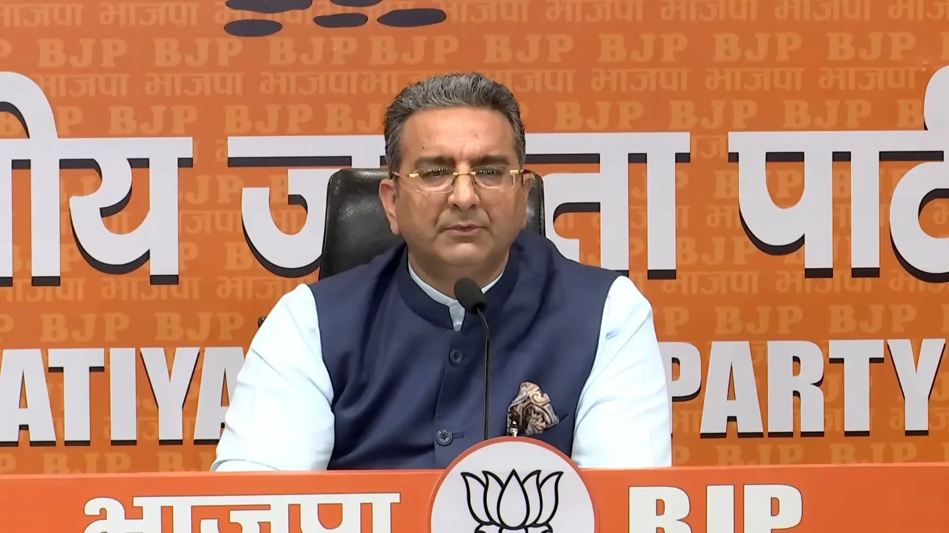 गौरव भाटिया का राहुल गांधी पर तंज: 'मोहब्बत की दुकान' में बेशर्मी का सामान