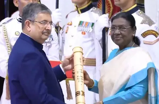 उदय कोटक को पद्म भूषण सम्मान, राष्ट्रपति मुर्मु ने राष्ट्रपति भवन में किया अलंकृत