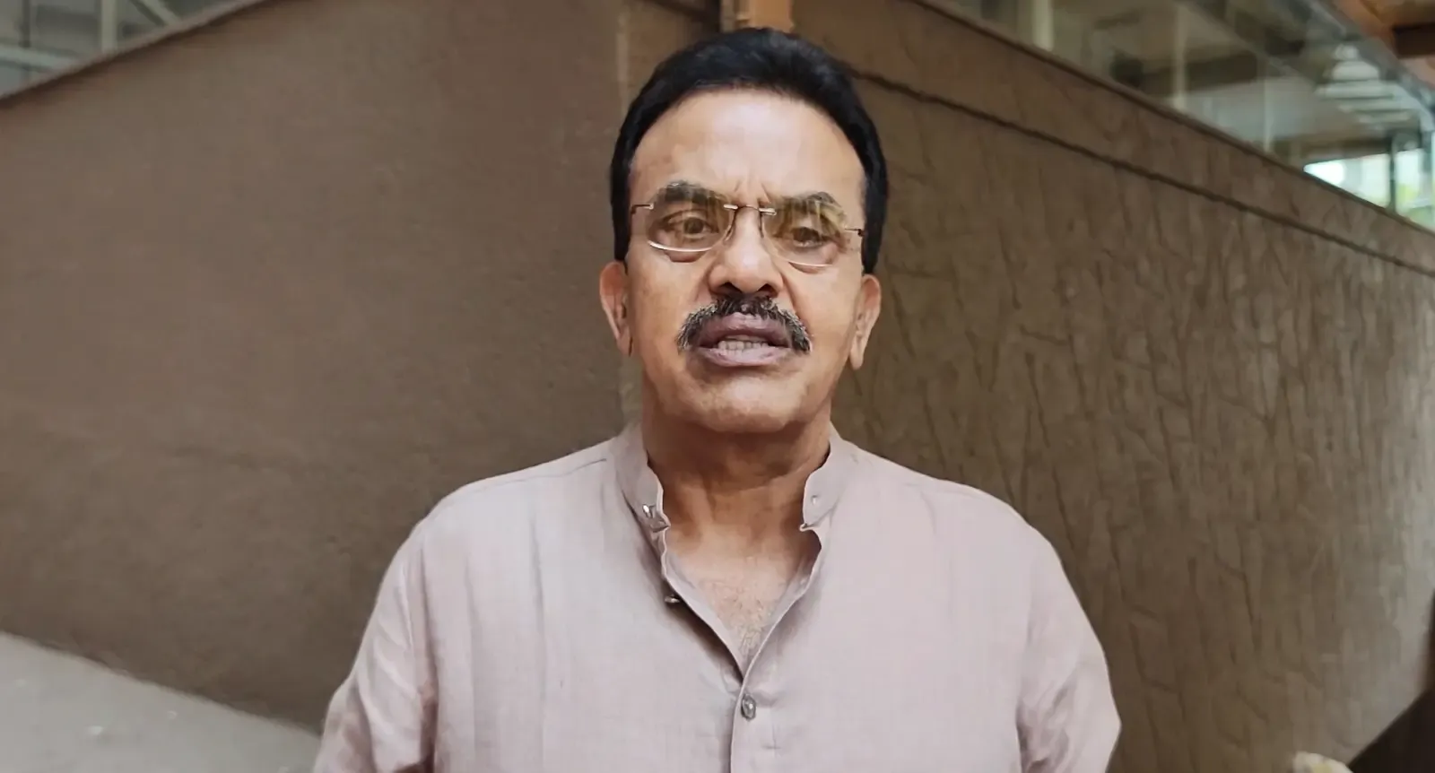 शिवसेना प्रवक्ता निरुपम का उद्धव पर हमला: 'जनाधारहीनों का सहारा शर्मनाक', शिंदे को फिर CM बनाने का लक्ष्य