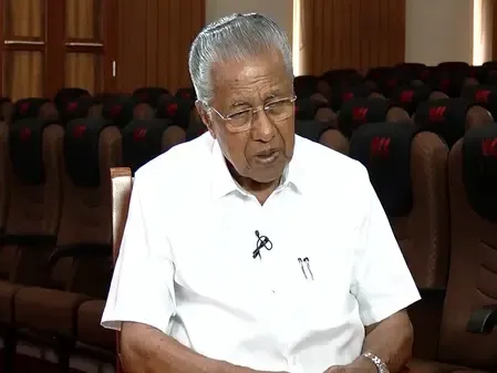 Kerala CM Vijayan Defends Government Achievements, Rejects UDF’s Communal Alliances