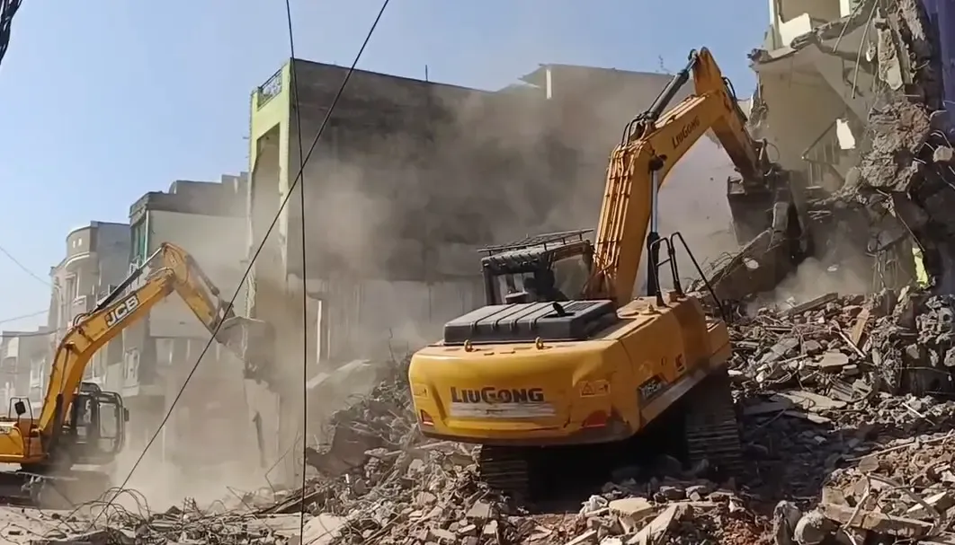 क्या उज्जैन के महाकाल मंदिर के पास अवैध निर्माणों पर चला बुलडोजर?