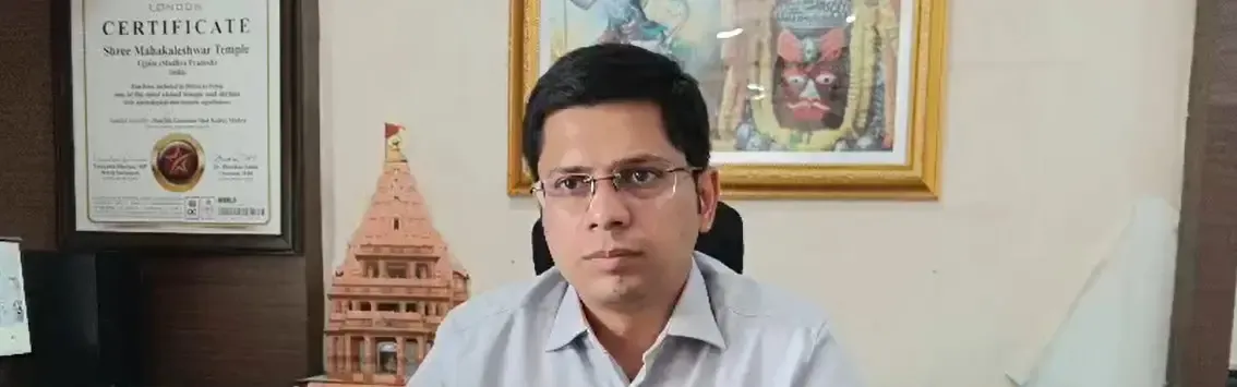 क्या उज्जैन के महाकालेश्वर मंदिर में ड्रेस कोड को लेकर विवाद हुआ?