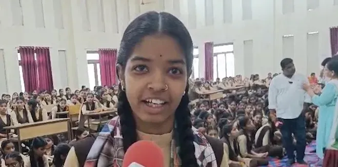 उज्जैन सराफा गर्ल्स स्कूल शिफ्टिंग पर रोक, छात्राओं के विरोध के बाद प्रशासन का बड़ा फैसला
