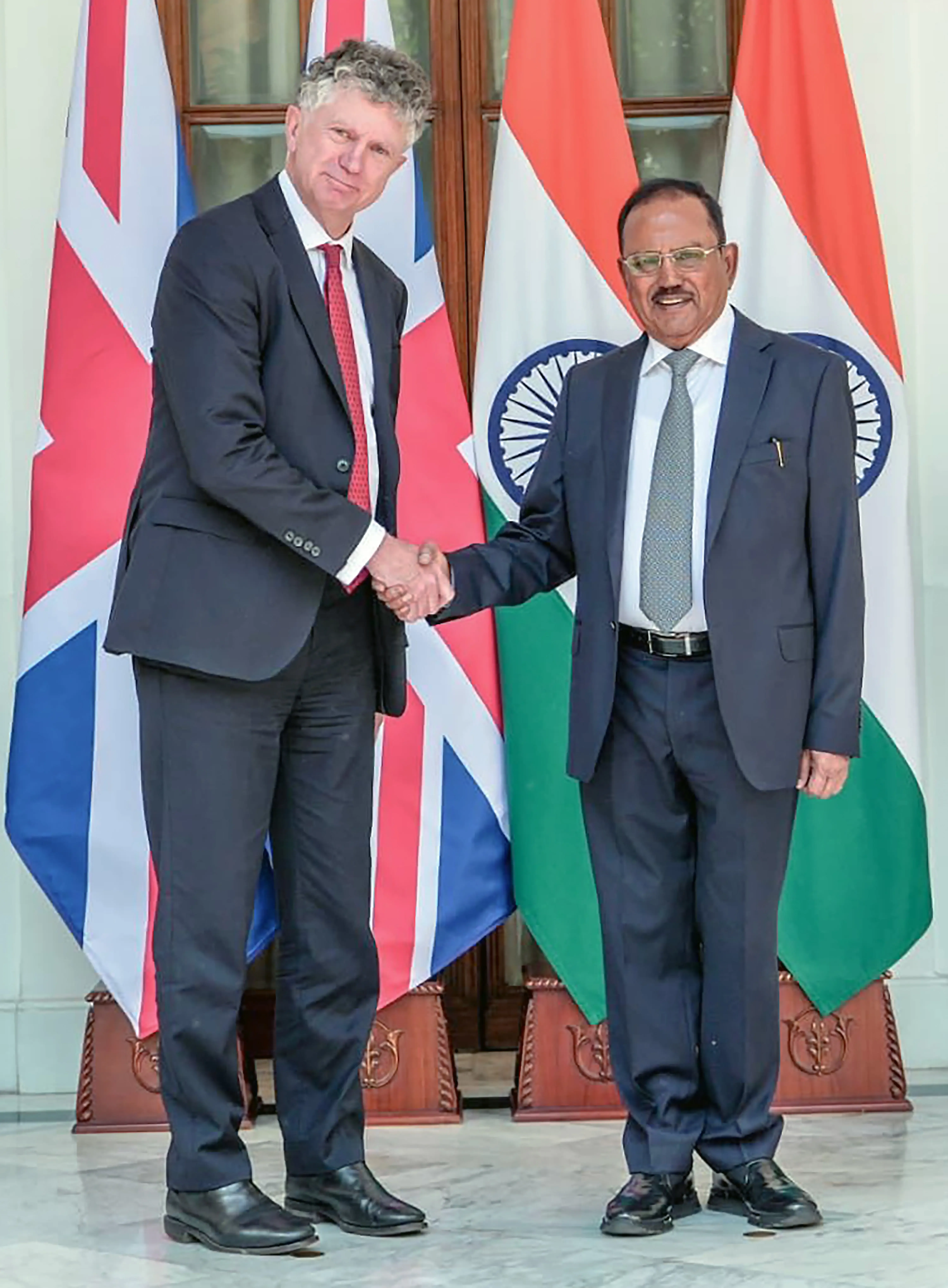 एनएसए डोभाल से मिले ब्रिटेन के NSA जोनाथन पॉवेल, रक्षा-सुरक्षा सहयोग पर अहम बातचीत