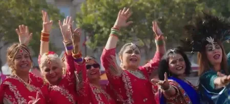 यूके में दीपोत्सव: जगमगाए कई शहर, एनआरआई बोले- 'अब यहां लोग दीपावली को महज त्योहार नहीं, रोशनी का उत्सव मानने लगे हैं'