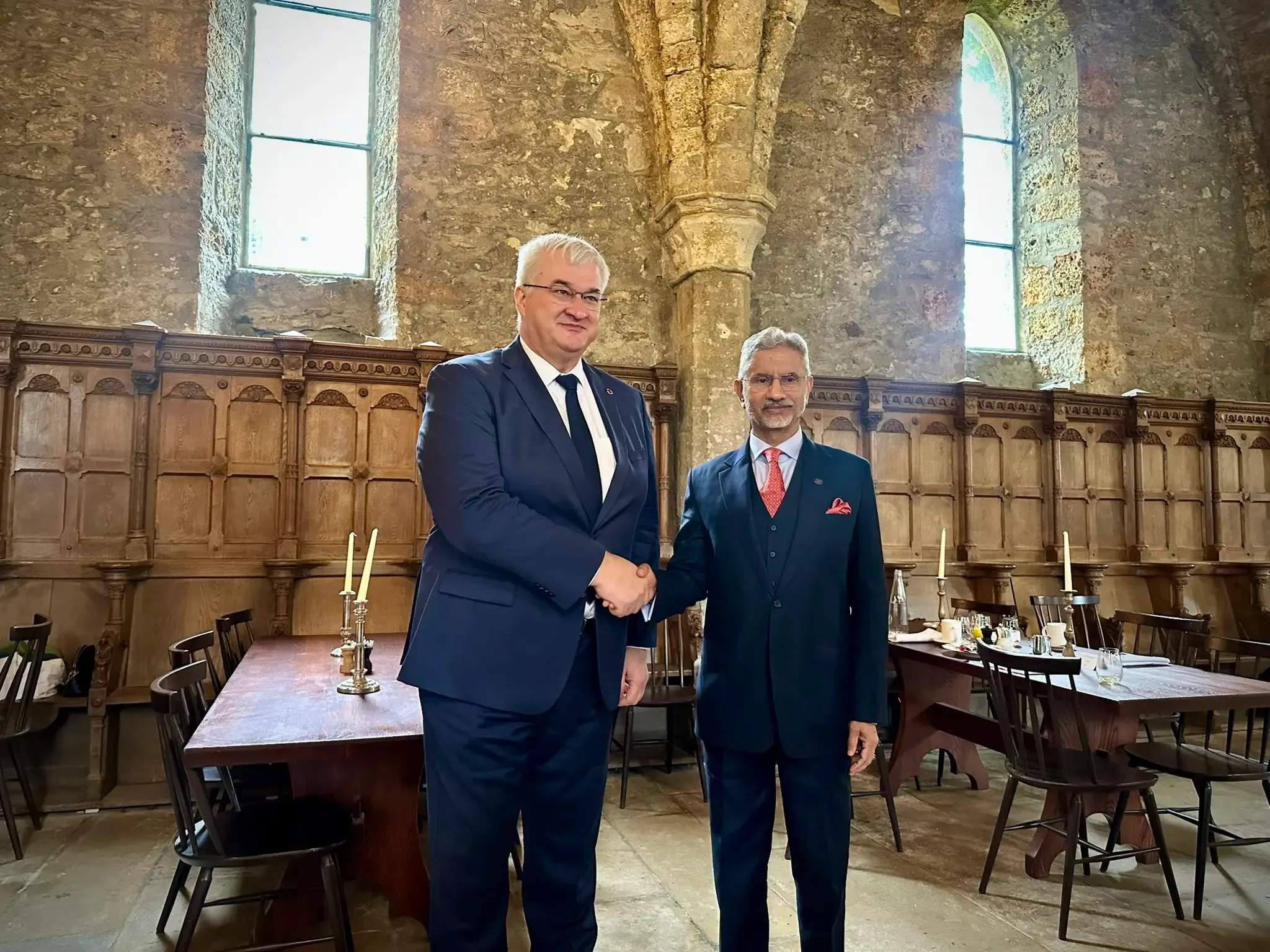 यूक्रेन के विदेश मंत्री एंड्री सिबिहरा और डॉ. जयशंकर के बीच द्विपक्षीय सहयोग पर चर्चा