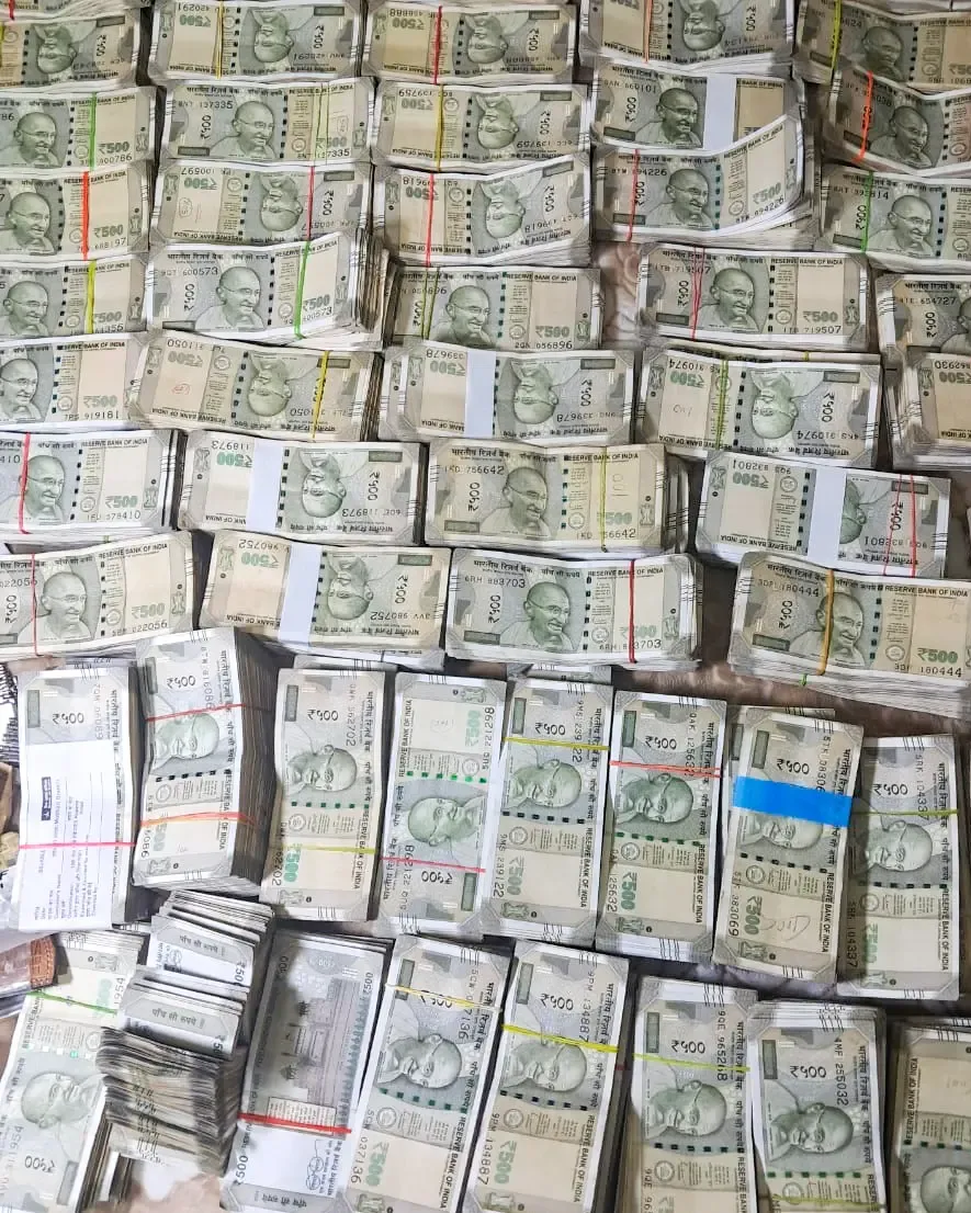 How has the 'Your Money, Your Right' campaign returned over Rs 104 crore to account holders in Gujarat?