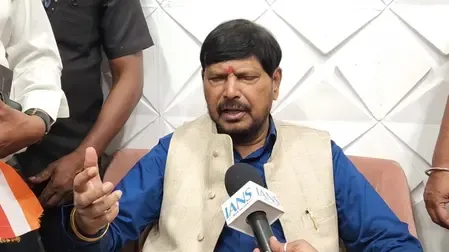 Ramdas Athawale Critiques Rahul Gandhi's Comments on ECI