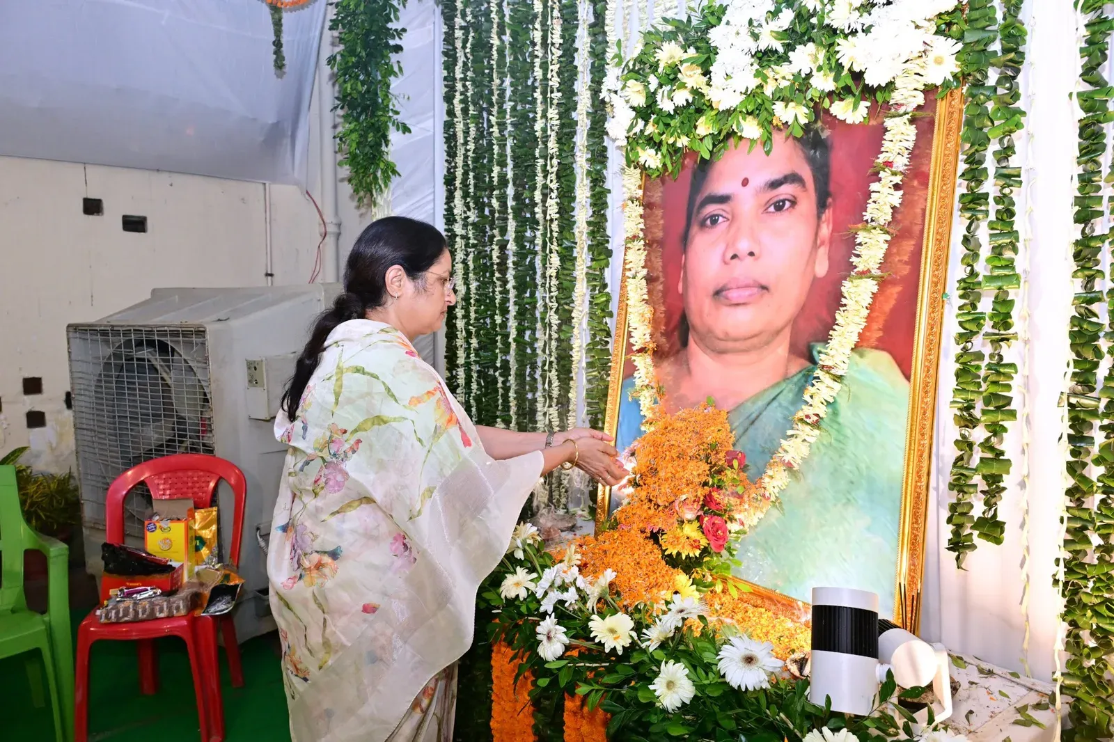 Union Minister Annapurna Devi Visits CM Hemant Soren's Village to Pay Tribute