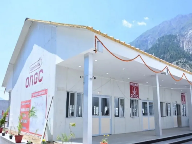 Did Union Minister Hardeep Puri and J&K L-G Inaugurate Yatri Niwas in Baltal Base Camp?