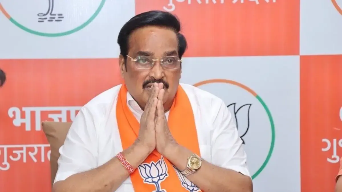 Union Minister Inspects Textile Market Damaged by Fire, Promises Rs 11 Lakh Aid