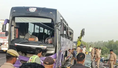 उन्नाव: आगरा-लखनऊ एक्सप्रेसवे पर बस पलटी, बिहार के दारोगा-कैदी समेत 6 की मौत; CM योगी ने लिया संज्ञान