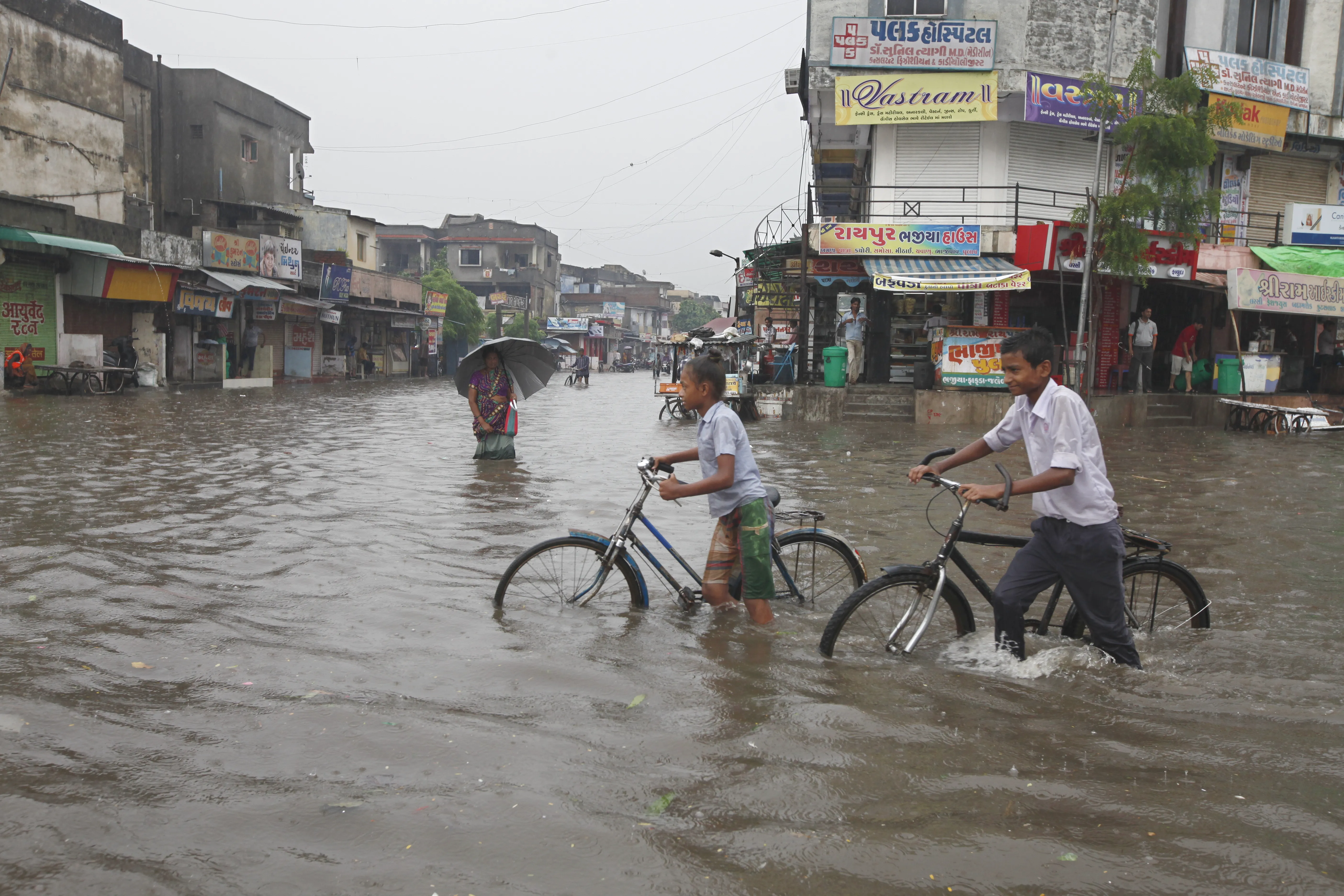 Are Unseasonal Rains Impacting Valsad? IMD Issues Heavy Rain Warning for Gujarat