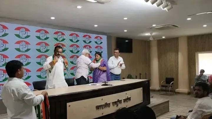UP AAP women's wing chief, BSP leader join Congress ahead of state polls