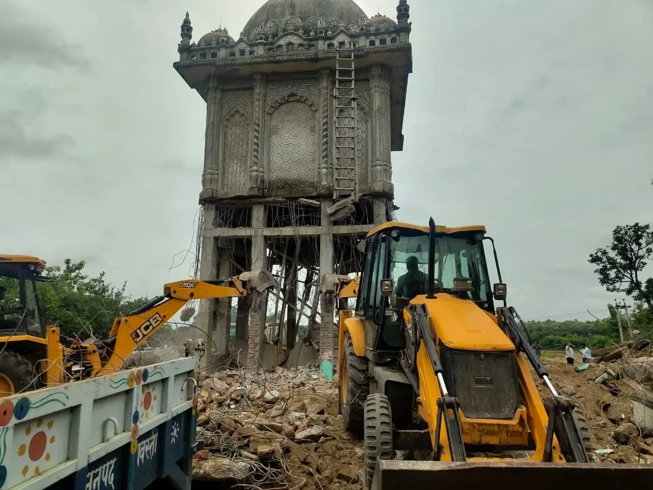 Why Did the UP Administration Demolish an Illegal Mazar?