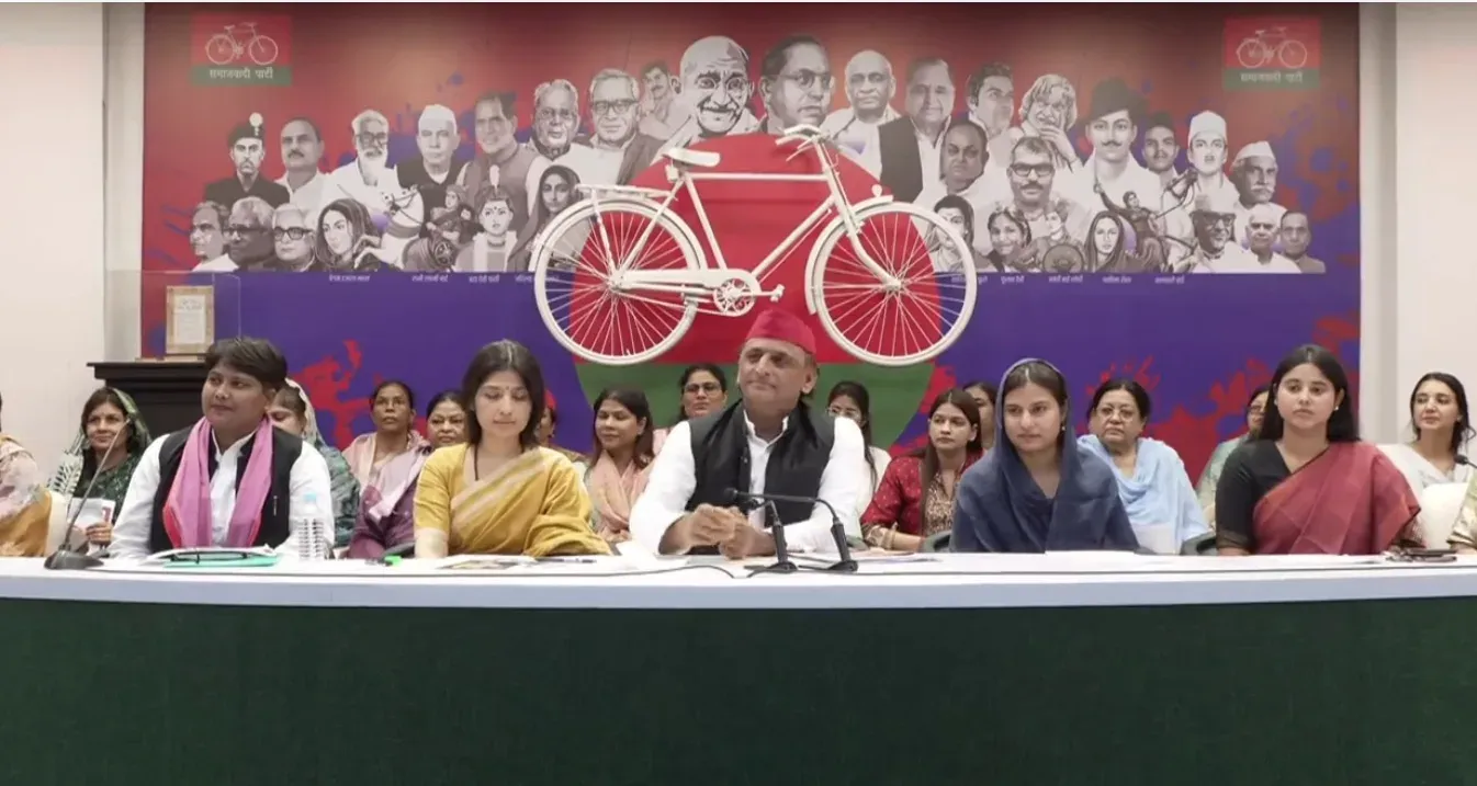 यूपी 2027 से पहले अखिलेश का बड़ा दांव: 'स्त्री सम्मान समृद्धि योजना' में हर महिला को ₹40,000 सालाना