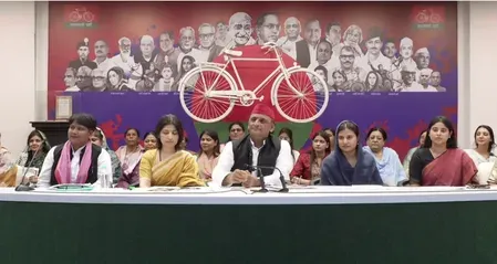 यूपी 2027 से पहले अखिलेश का बड़ा दांव: 'स्त्री सम्मान समृद्धि योजना' में हर महिला को ₹40,000 सालाना