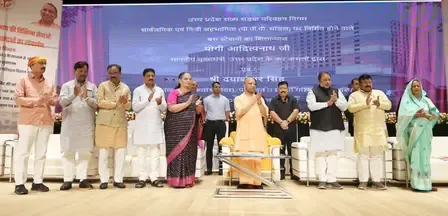 क्या सीएम योगी ने 400 बसों को दिखाई हरी झंडी और परिवहन विभाग की योजनाओं का उद्घाटन किया?