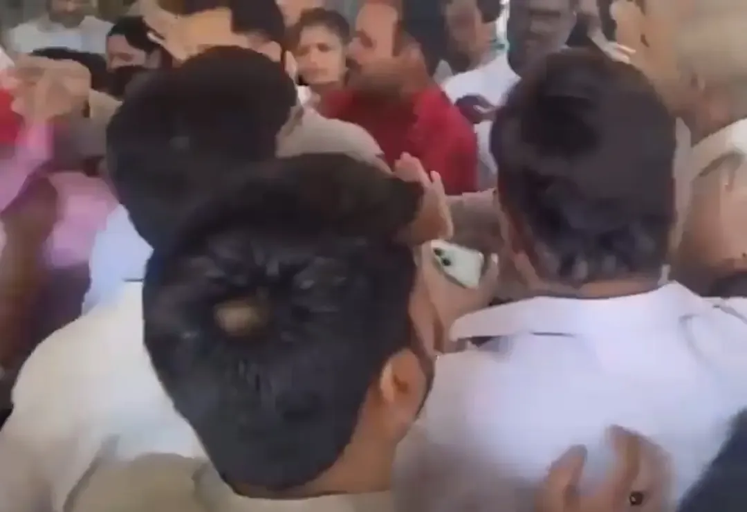 यूपी कांग्रेस पदभार समारोह में बवाल: अजय राय और नए नेतृत्व के समर्थकों में मारपीट