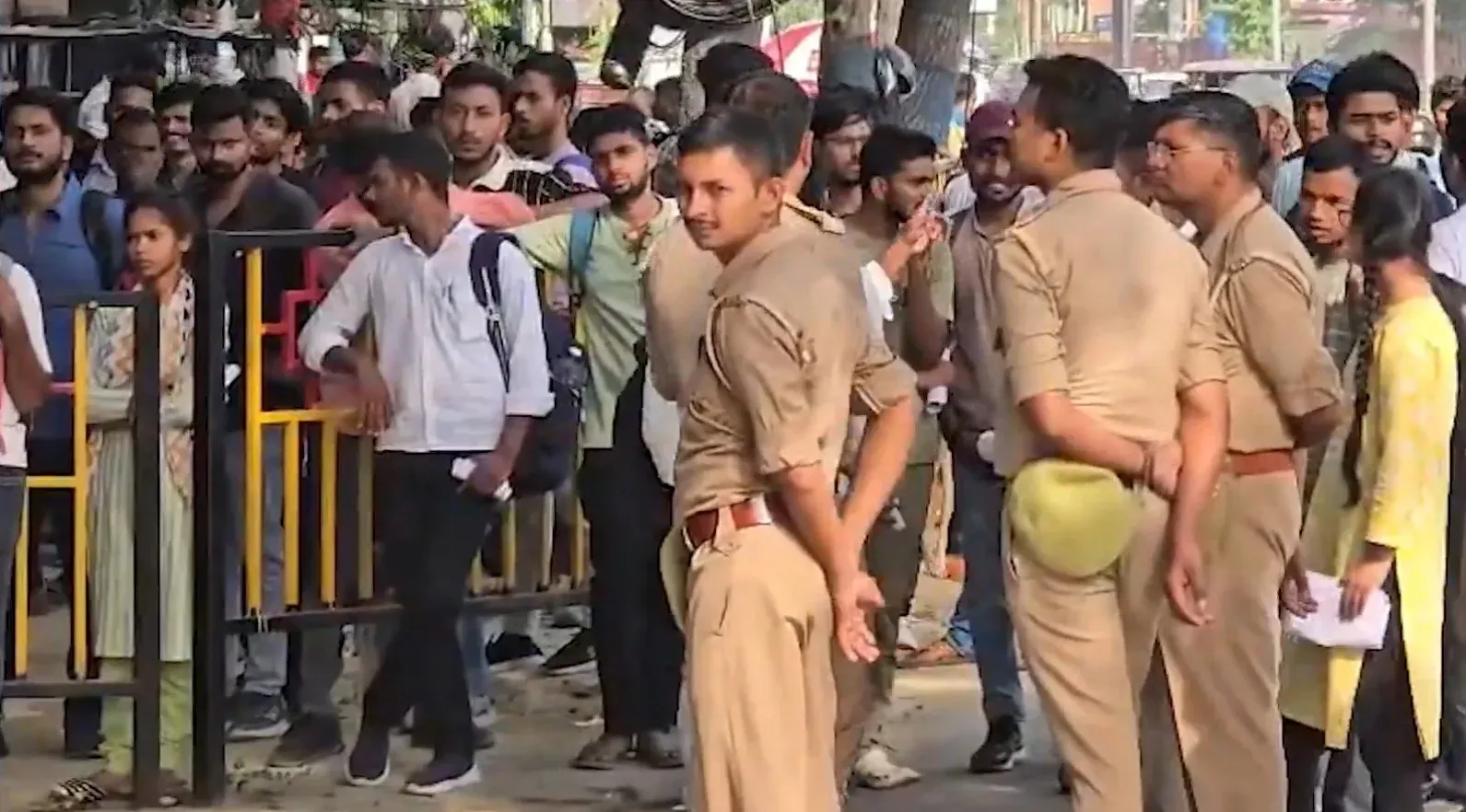 यूपी कॉन्स्टेबल भर्ती परीक्षा 2026: 32,679 पदों के लिए कड़ी सुरक्षा, अभ्यर्थियों ने सराही व्यवस्था