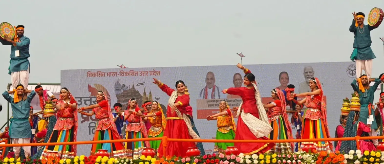 क्या यूपी दिवस समारोह का समापन हुआ? लोक कलाकारों ने नृत्य और गायन से माटी की खुशबू बिखेरी