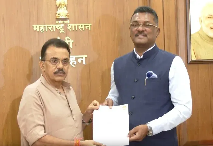 मराठी भाषा विवाद: परिवहन मंत्री प्रताप सरनाईक का अखिलेश यादव पर पलटवार, रोजगार नीति पर उठाए सवाल