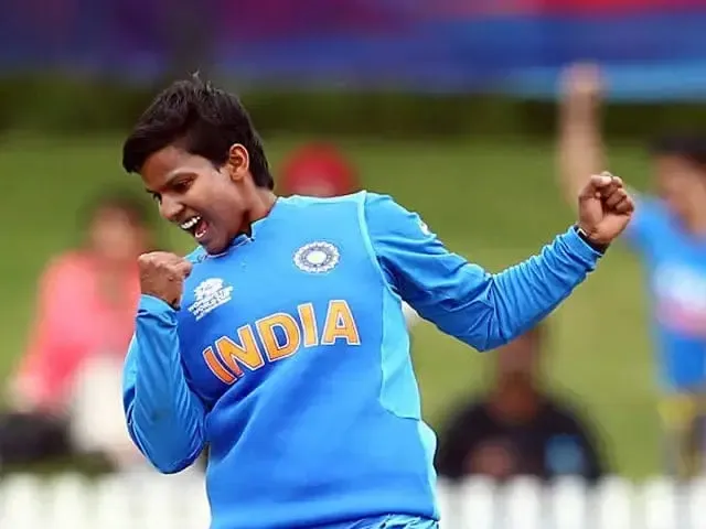 क्या यूपी की दीप्ति शर्मा ने इतिहास रचा? प्लेयर ऑफ द टूर्नामेंट बनीं, डीजीपी ने दी बधाई