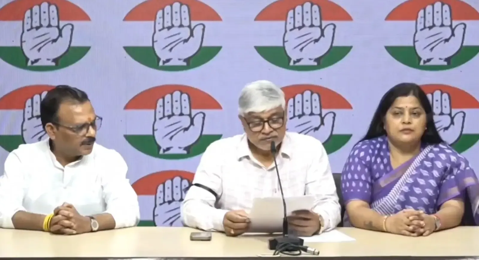 यूपी चुनाव से पहले कांग्रेस को बड़ा बल: 'आप' महिला विंग की यूपी अध्यक्ष नीलम यादव और बीएसपी नेता समेत कई दिग्गज शामिल