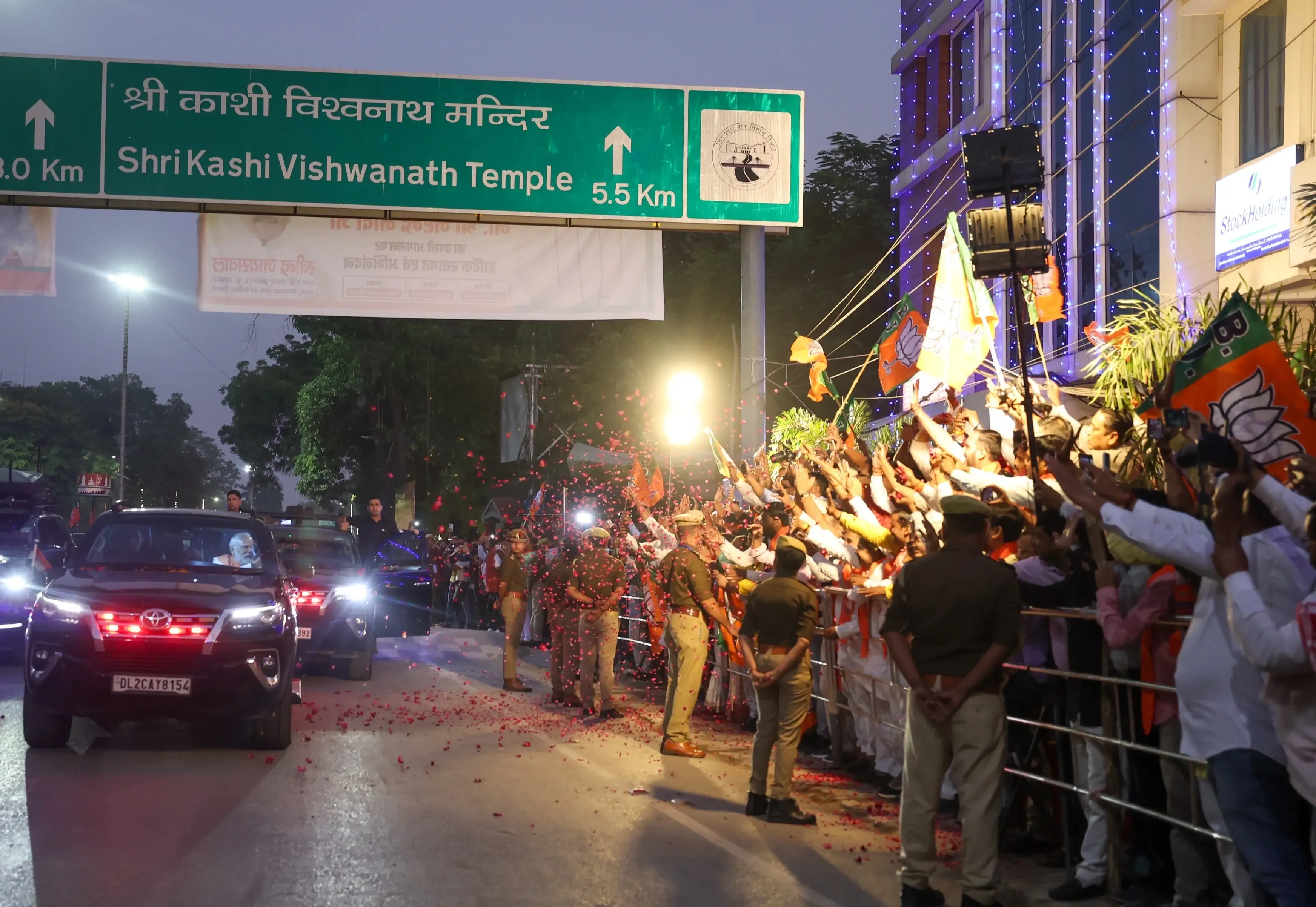 क्या पीएम मोदी का बनारस में भव्य स्वागत हुआ?