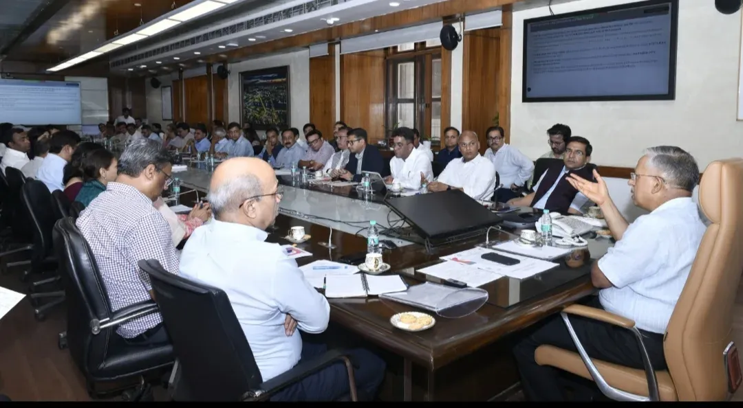 यूपी में औद्योगिक भूखंडों पर समयबद्ध उद्योग स्थापना अनिवार्य, मुख्य सचिव एस.पी. गोयल ने दिए सख्त निर्देश