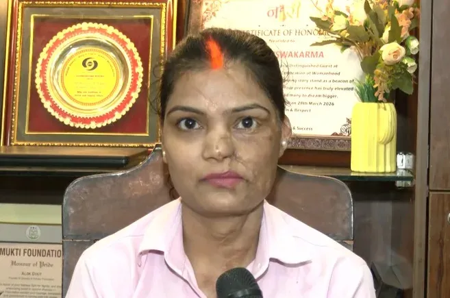 यूपी सरकार की एसिड अटैक पीड़ितों को आवास-स्वास्थ्य योजना, सर्वाइवर्स बोलीं — 'जल्द ज़मीन पर उतरे'