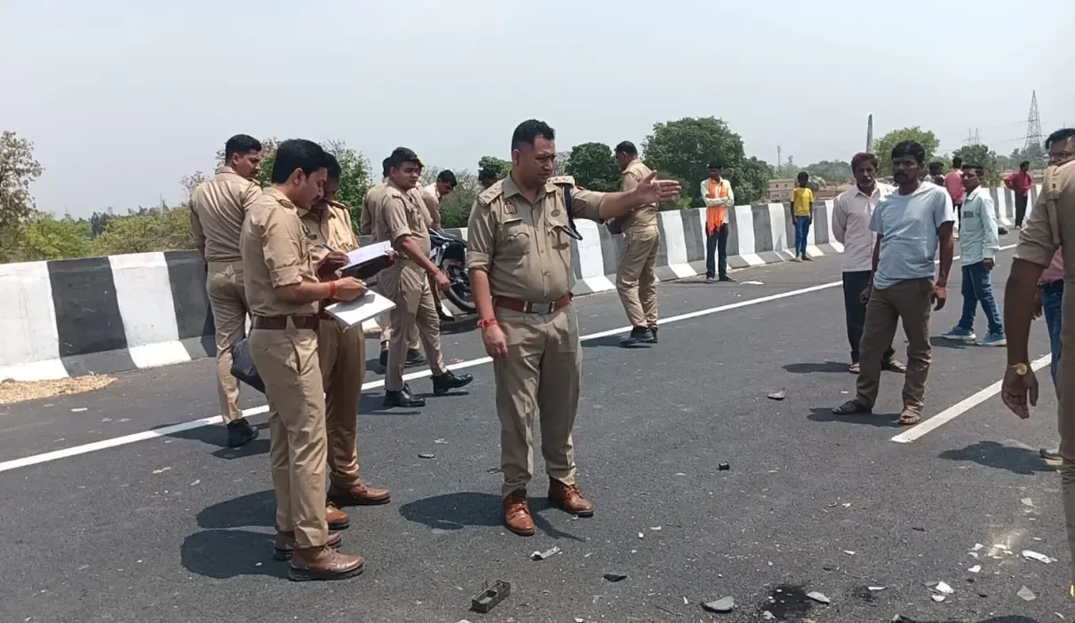 शाहजहांपुर: तेज रफ्तार बोलेरो ने बाइक सवार परिवार को रौंदा, दंपति सहित दो बच्चों की मौत