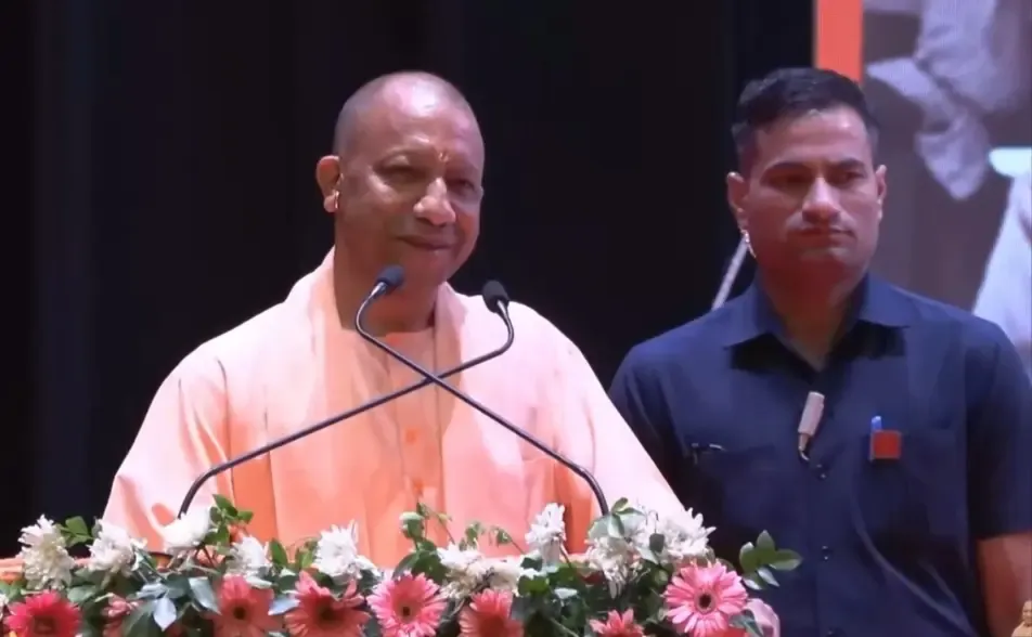 गोरखपुर में CM योगी का शिक्षामित्रों को संदेश: संवाद से समाधान, मानदेय ₹3,500 से बढ़ाकर ₹10,000 किया