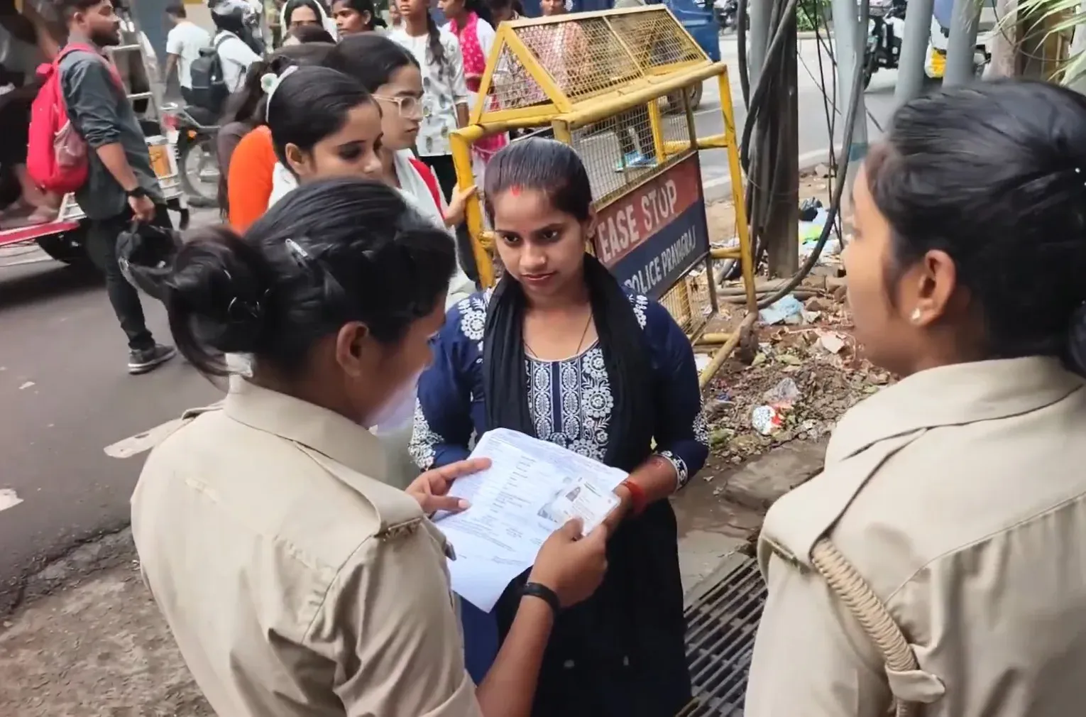 यूपी कॉन्स्टेबल भर्ती परीक्षा 2026: 32,679 पदों के लिए दूसरे दिन भी सुचारू परीक्षा, अभ्यर्थियों ने व्यवस्था को सराहा