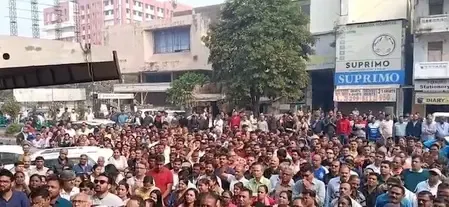 'हमारी मांग जायज है', देश के विभिन्न राज्यों में बैंक कर्मचारियों की हड़ताल, जानें कर्मचारियों ने क्या कहा