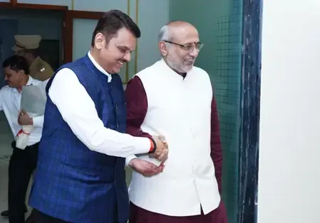 उपराष्ट्रपति चुनाव : भाजपा ने शिवसेना-यूबीटी और एनसीपी-शरद गुट से मांगा समर्थन, फडणवीस ने ठाकरे-पवार से की बातचीत
