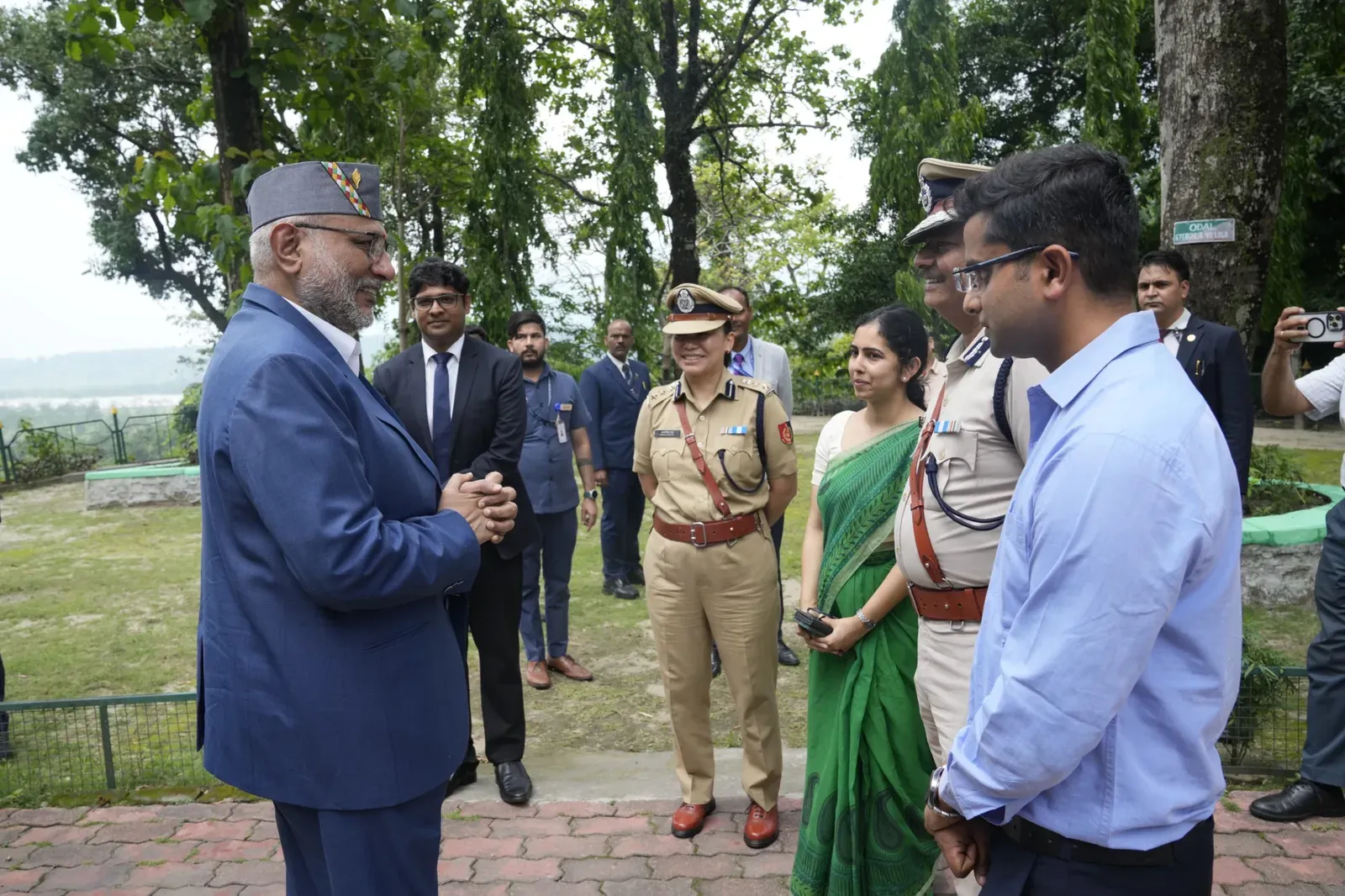 उपराष्ट्रपति राधाकृष्णन ने तीस्ता नदी किनारे बिताए पल, 'विकसित बंगाल' के लिए राज्य सरकार पर जताया भरोसा