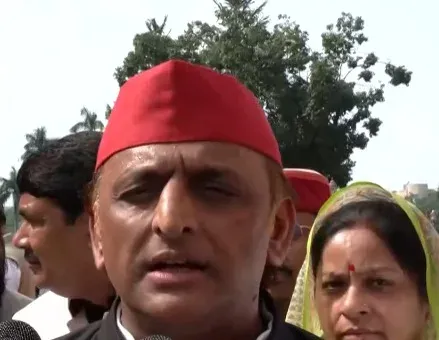 अखिलेश यादव का आरोप: यूपी सरकार ने राजनीतिक दिखावे पर सबसे अधिक पैसा बर्बाद किया