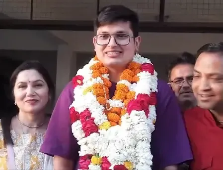 यूपीएससी परिणाम 2025: टॉपर अनुज अग्निहोत्री ने 'निरंतर प्रयास' को बताया सफलता की कुंजी