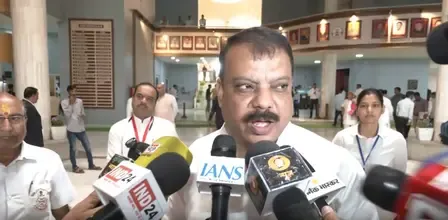 MP LoP Umang Singhar Criticizes Delay in Urban Master Plans