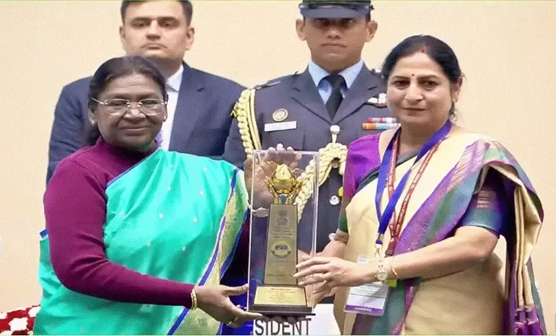 क्या राष्ट्रपति मुर्मु ने मध्य प्रदेश के मियाना रेलवे स्टेशन को ऊर्जा संरक्षण में उत्कृष्टता के लिए सम्मानित किया?