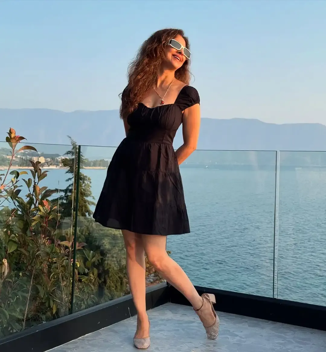 Is Urmila Matondkar's journey from 1995 to 2025 really 'full of love & warmth'?