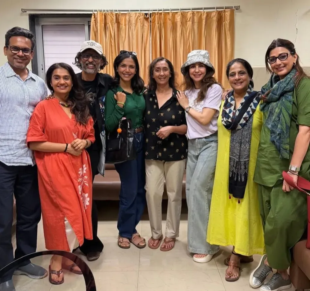 Urmila, Sonali Bendre, Shriya Pilgaonkar unite for Marathi play night