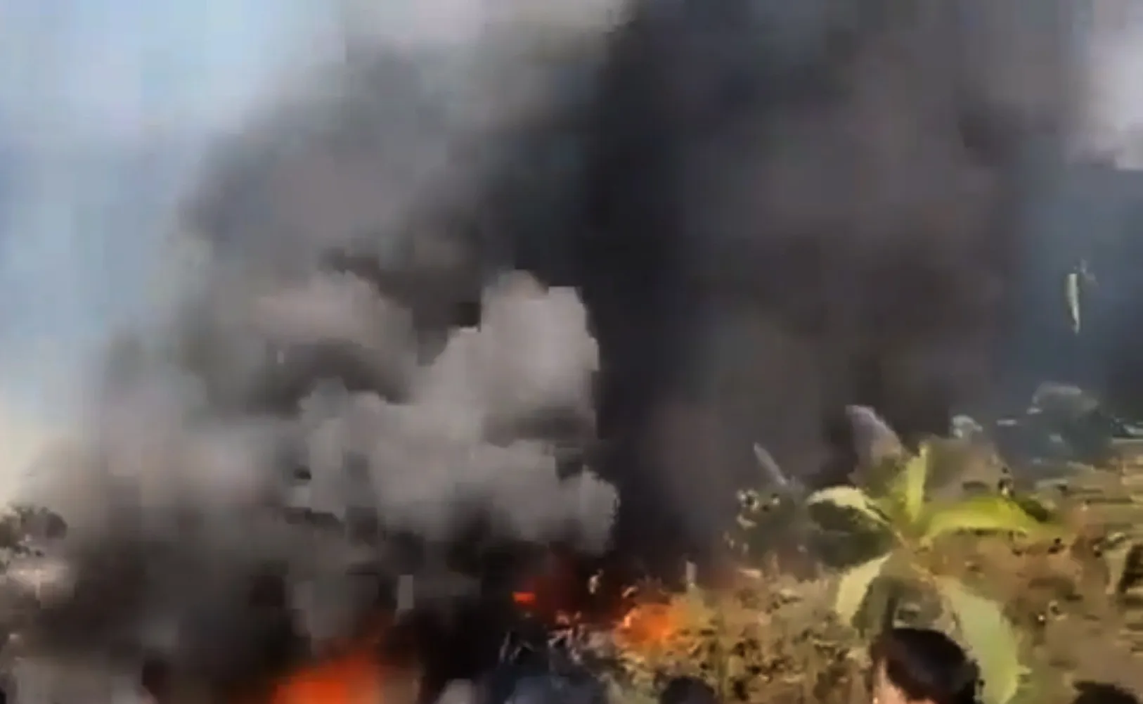 क्या अमेरिका में बड़ा विमान हादसा हुआ? लुईविल एयरपोर्ट पर कार्गो प्लेन क्रैश; 4 की मौत और 11 घायल