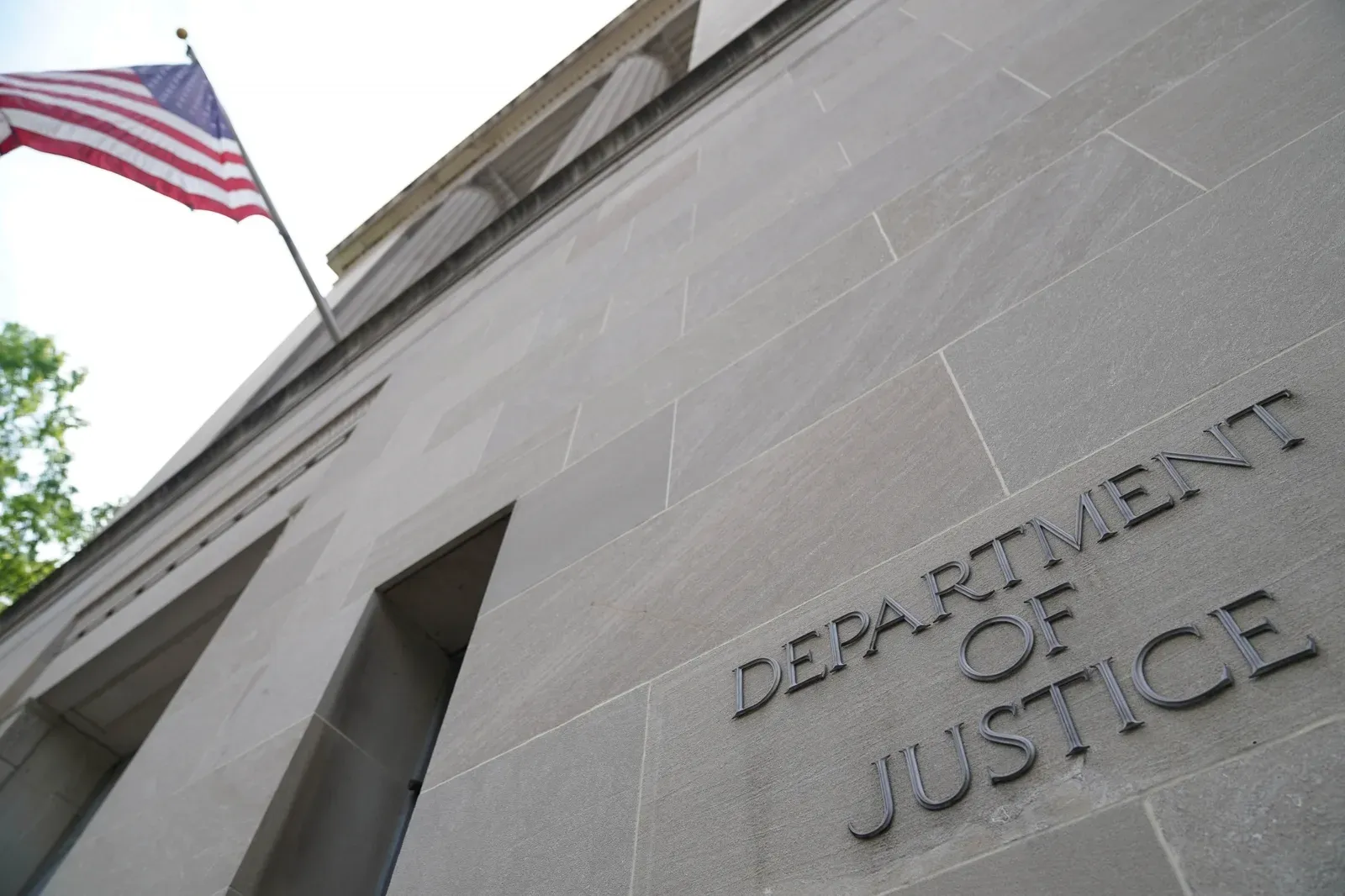 US expands migrant reporting duty: All state agencies must flag undocumented residents