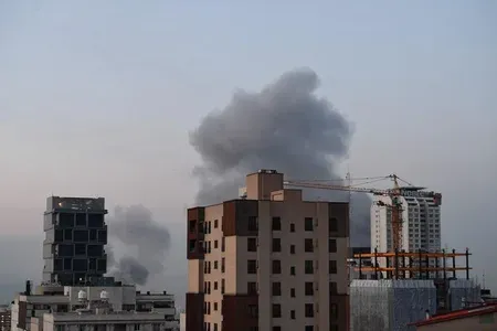US strikes Iran in second wave, targets Strait of Hormuz defences