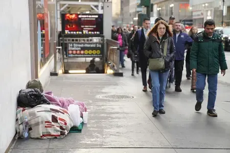US Job Market Faces Challenges with 92,000 Losses in February