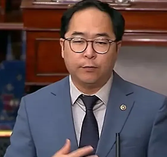 US senators urge Trump to confront Xi over South China Sea island push